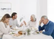 discusión en una cena familiar
